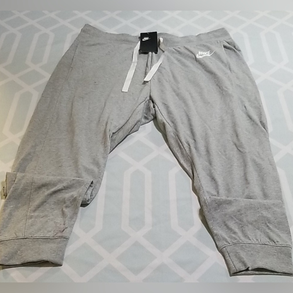 NWOT - Womens Nike joggers